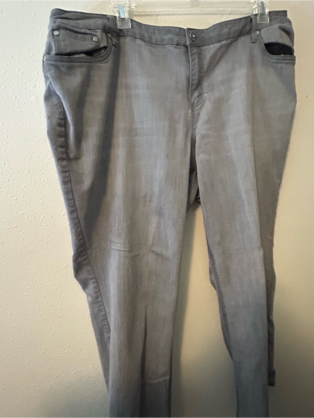 CJ banks Women’s Gray Straight-Leg Jeans